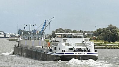 First test runs for hydrogen powered Rhenus barges